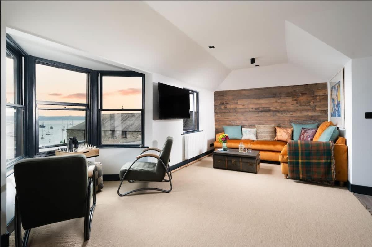 Stunning Waterfront Apartment With Spectacular Views & Parking At 'Captains Loft' Falmouth Eksteriør bilde